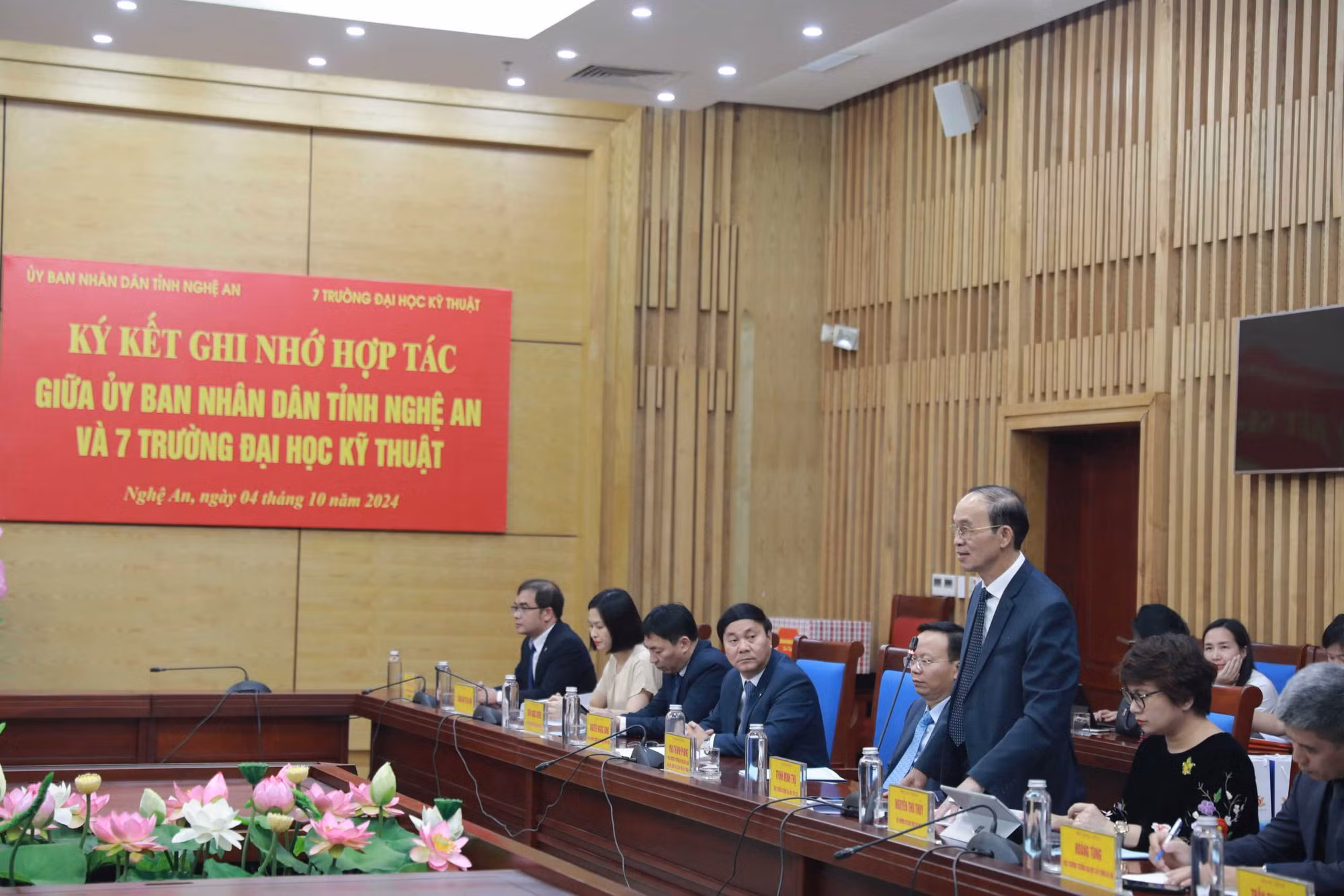 Bảy trường đại học kỹ thuật và tỉnh Nghệ An ký kết hợp tác trong đào tạo, chuyển giao công nghệ… -1