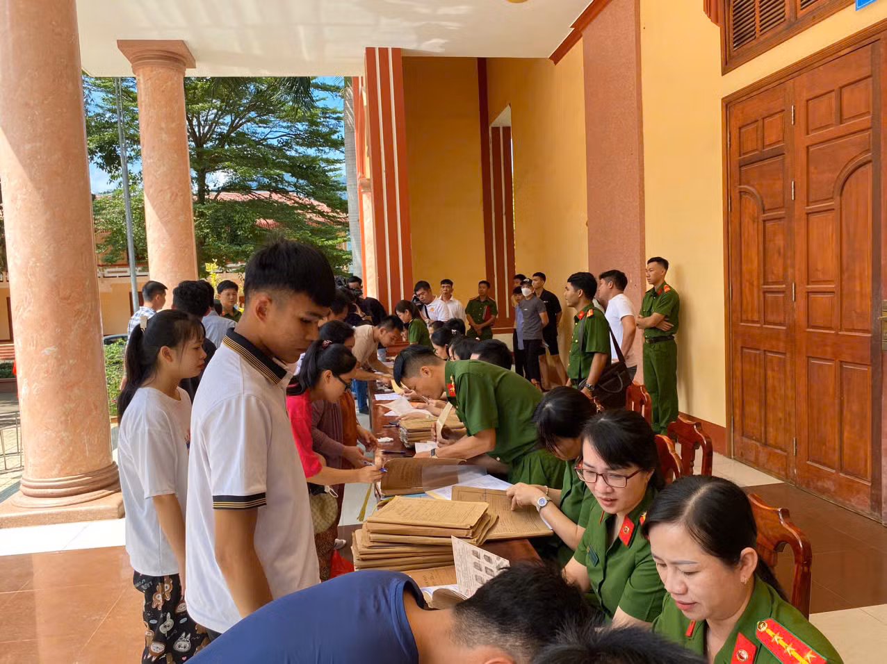 Các trại giam đồng loạt công bố quyết định đặc xá -0