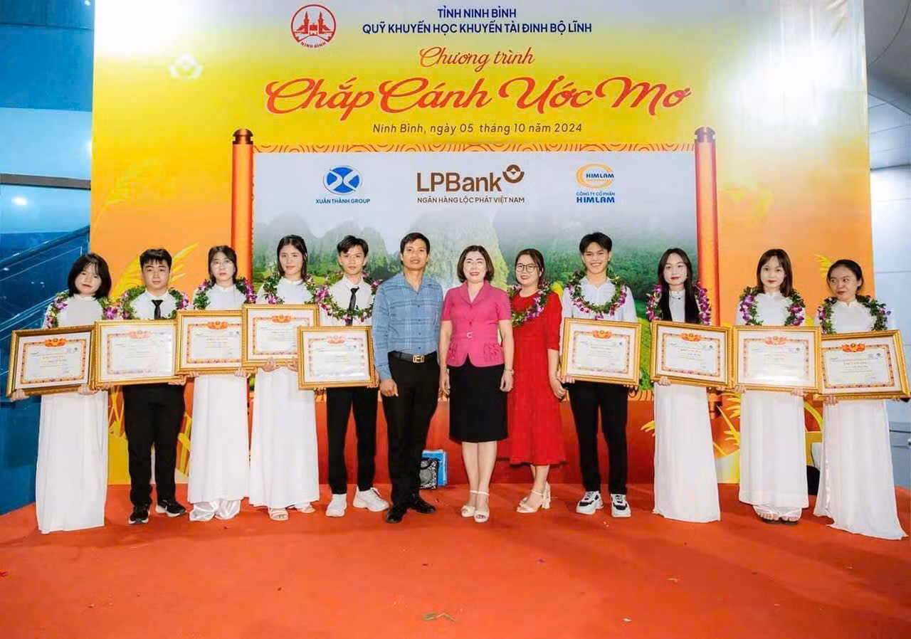 Tân đảng viên trẻ xuất sắc chia sẻ bí quyết trở thành tân thủ khoa -0