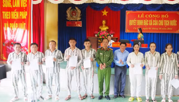 Nhiều trại giam công bố quyết định đặc xá cho phạm nhân -0