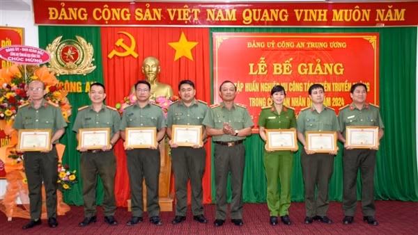 Bế giảng Lớp tập huấn nghiệp vụ công tác tuyên truyền miệng trong CAND năm 2024