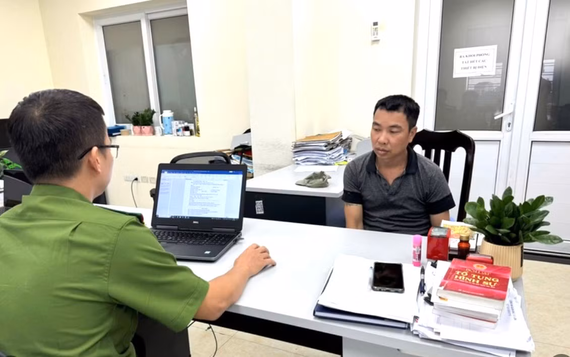 Công an quận Bắc Từ Liêm vận động thành công đối tượng có lệnh truy nã đặc biệt ra đầu thú. -0