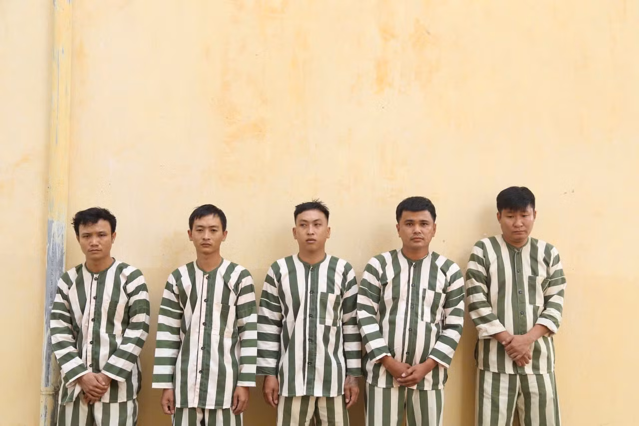 Bắt nhóm làm giả hàng trăm bằng thạc sĩ, đại học.... -0