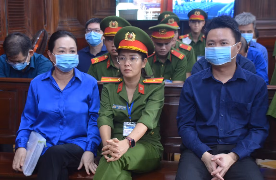 Bị cáo Trần Thị Mỹ Dung khóc và gửi lời xin lỗi các bị hại -0