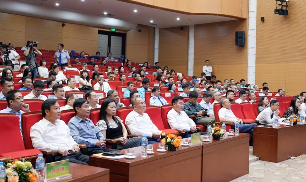 Nhiều cá nhân, tập thể buýt được vinh danh trong lễ Tổng kết đợt thi đua cao điểm hưởng ứng năm ATGT của Transerco -2