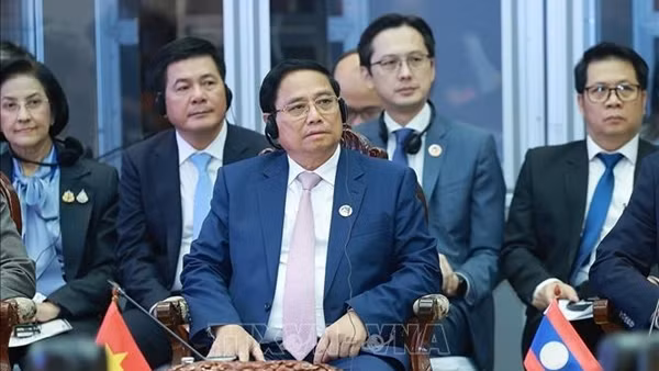 Lãnh đạo các nước ASEAN đối thoại với đại diện nghị viện, thanh niên và doanh nghiệp