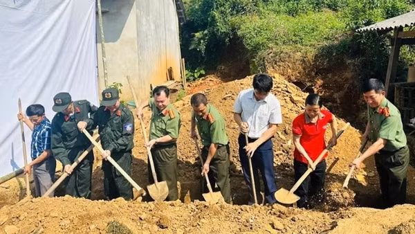 Khởi công xây nhà tình nghĩa cho CBCS có hoàn cảnh khó khăn