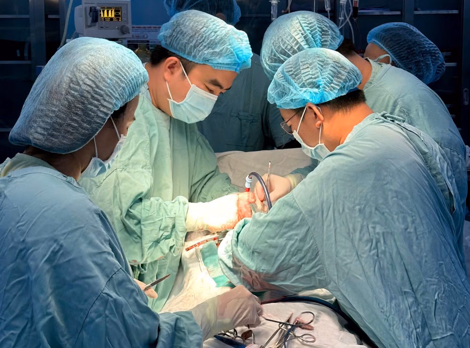 Nam thanh niên bị vỡ tim sau vụ tai nạn giao thông may mắn được cứu sống -0