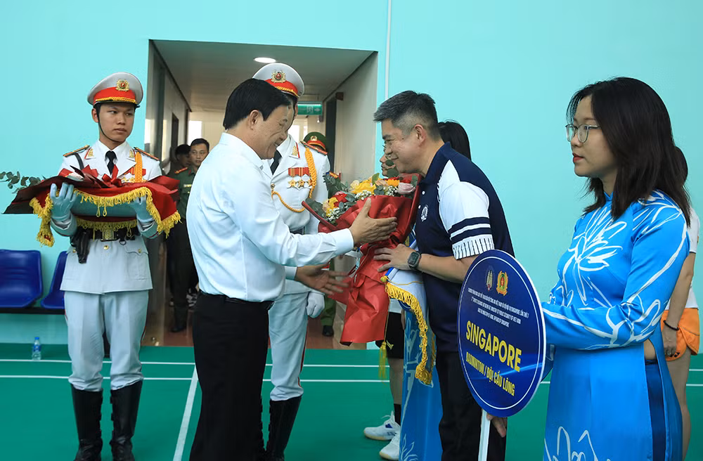 Giao lưu thể thao để tăng cường mối quan hệ đoàn kết -0