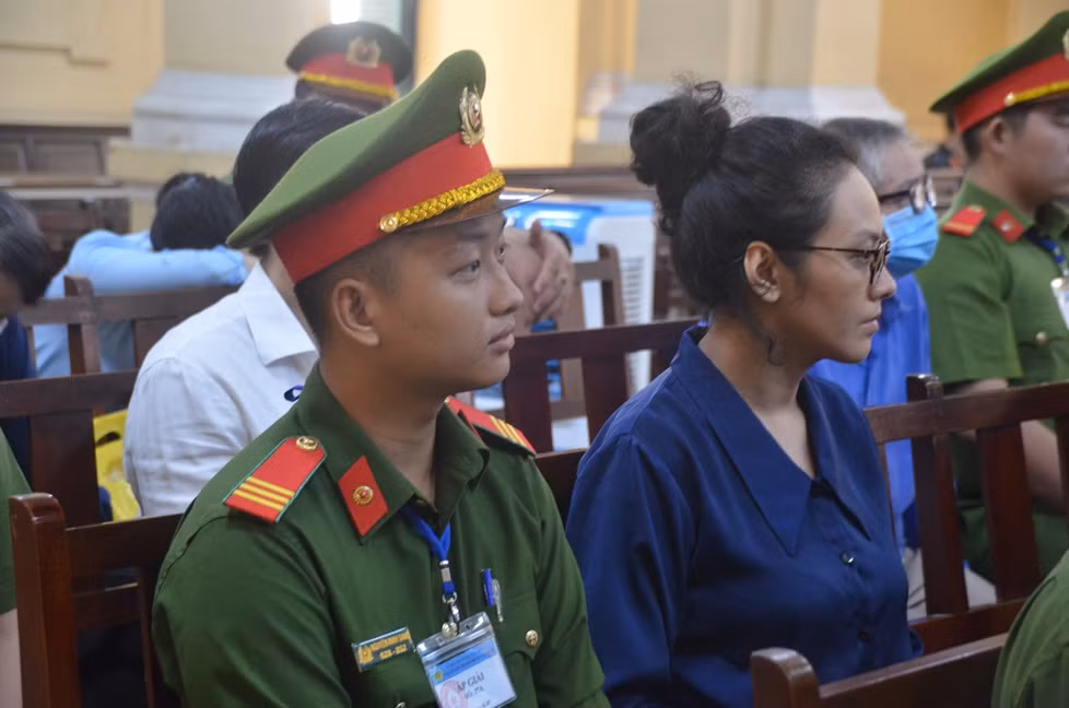 Người thân của bị cáo Trương Mỹ Lan nói gì? -0