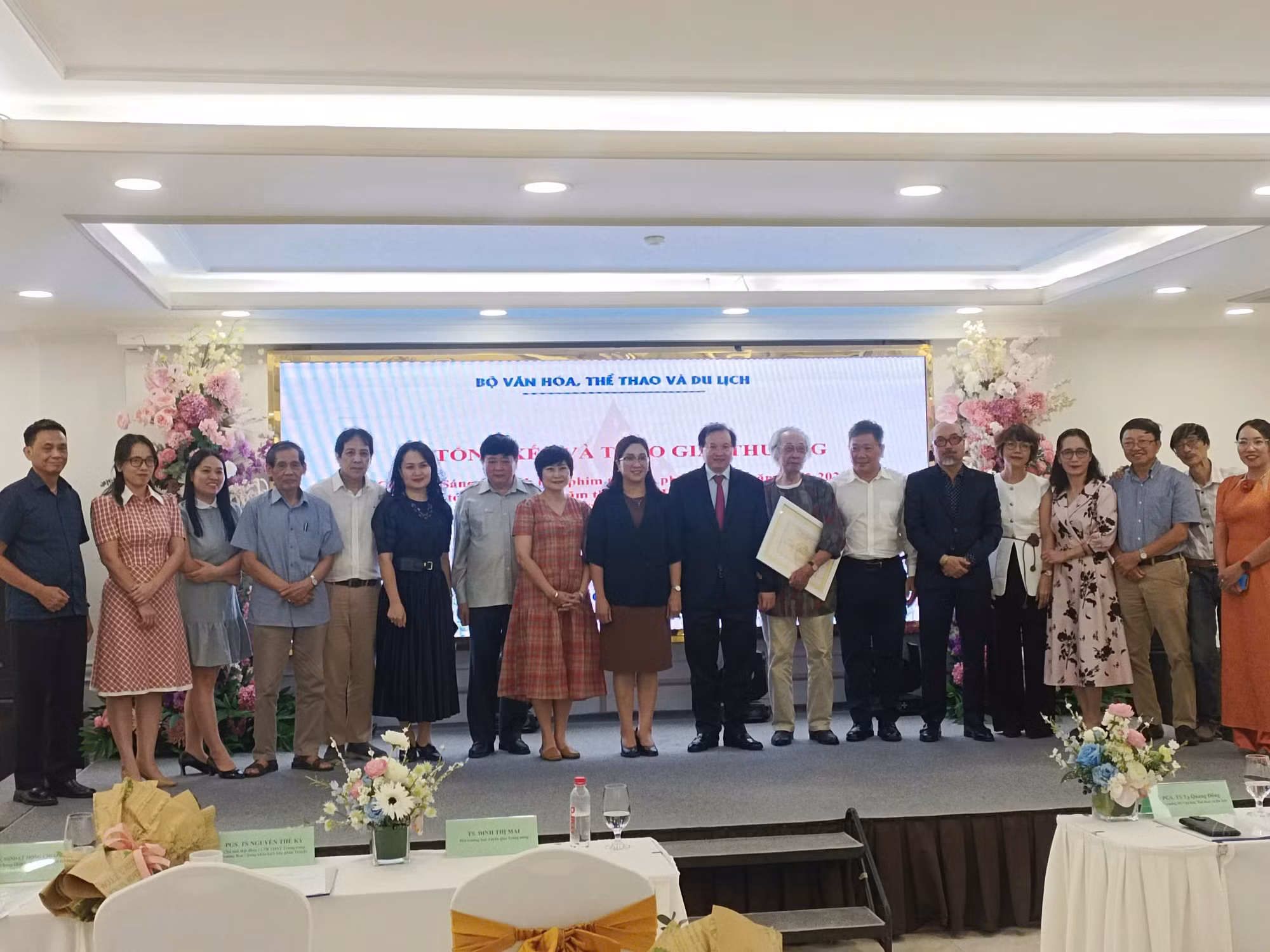 Trao giải cuộc thi sáng tác kịch bản phim hướng tới kỷ niệm 100 năm Ngày thành lập Đảng -0
