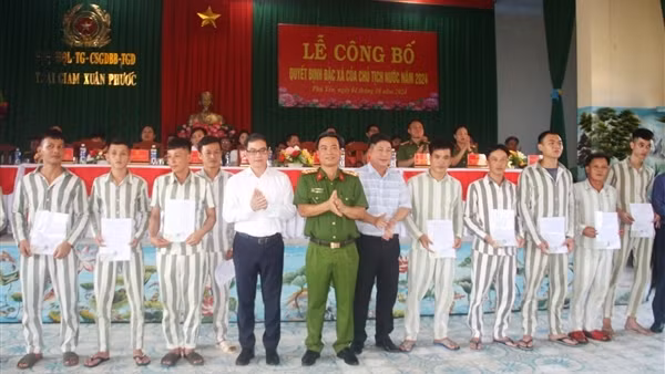 Nhiều trại giam công bố quyết định đặc xá cho phạm nhân