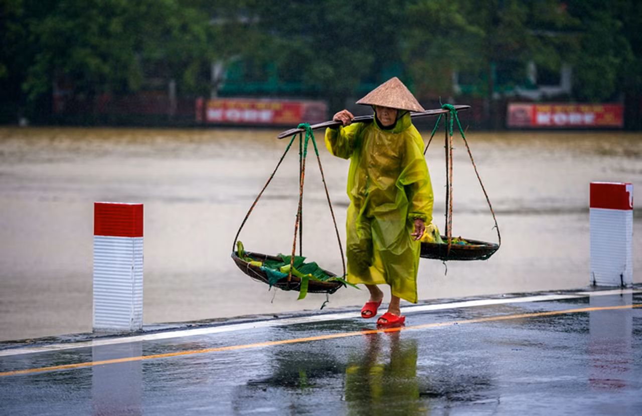 Miền Bắc nơi mưa chỗ nắng, Trung Bộ giảm bớt nắng nóng -0
