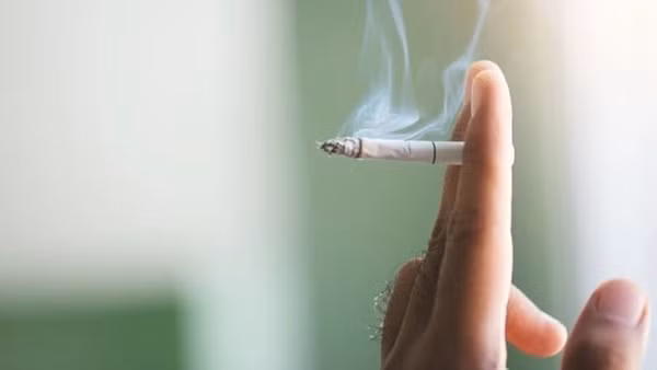 Hút thuốc lá nguy cơ mắc bệnh liên quan tới răng miệng cao