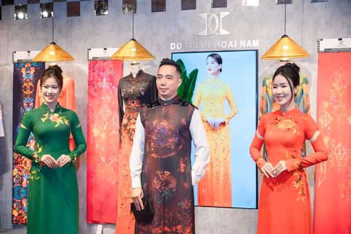 Lễ hội Áo dài du lịch Hà Nội giống như ngày hội của nhà thiết kế -0