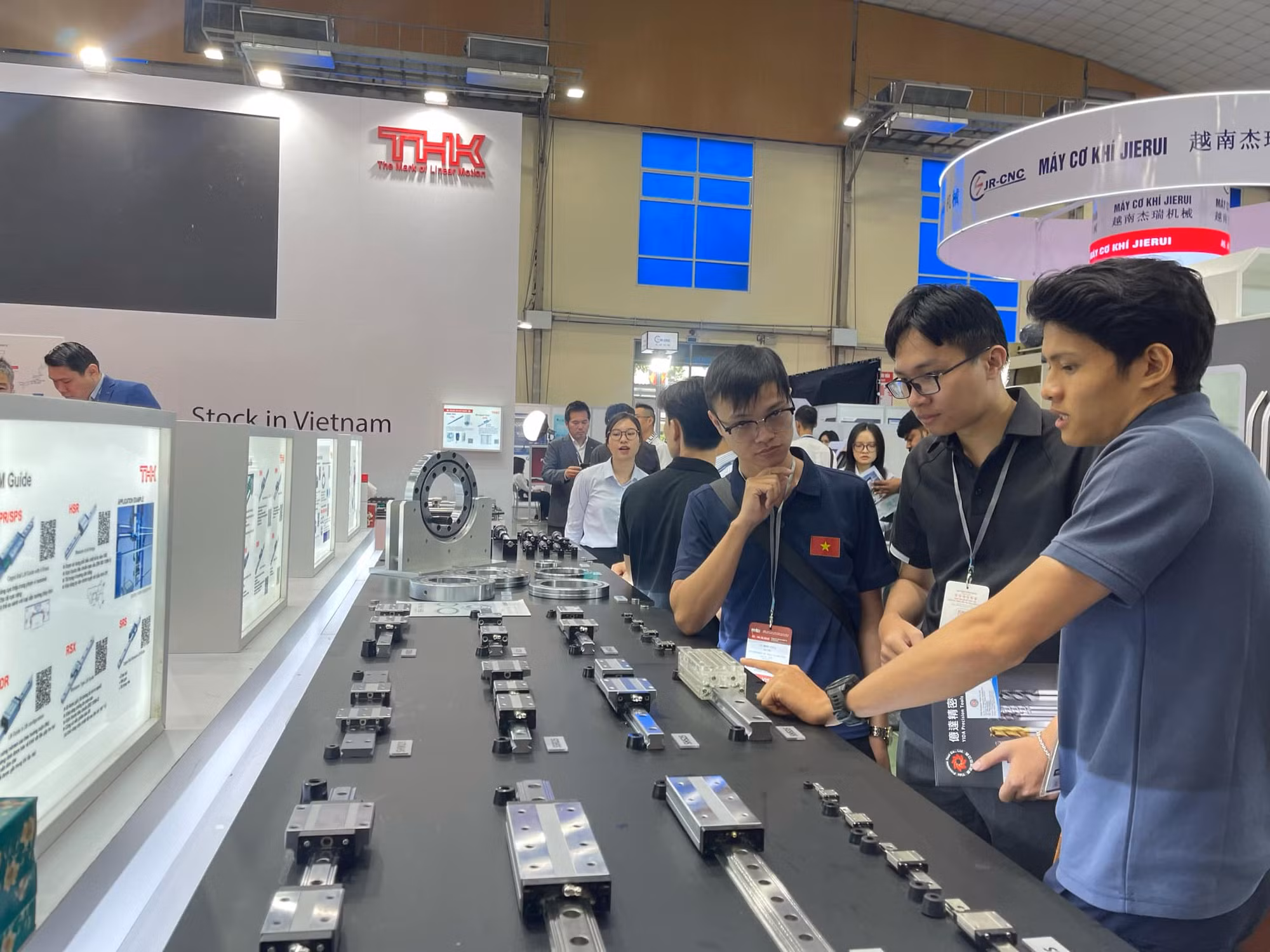 Nhiều công nghệ mới cho ngành cơ khí chế biến, chế tạo và bán dẫn tại MTA Hanoi 2024 -0