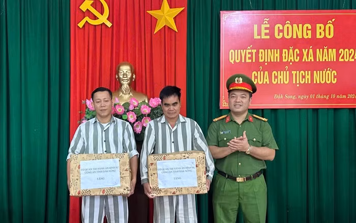 Các trại giam đồng loạt công bố quyết định đặc xá -0