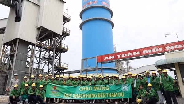 Khách hàng khám phá quy trình sản xuất tại Nhà máy Đạm Phú Mỹ