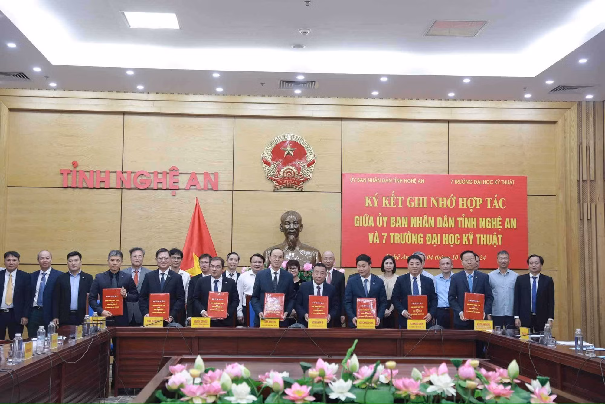 Bảy trường đại học kỹ thuật và tỉnh Nghệ An ký kết hợp tác trong đào tạo, chuyển giao công nghệ… -0