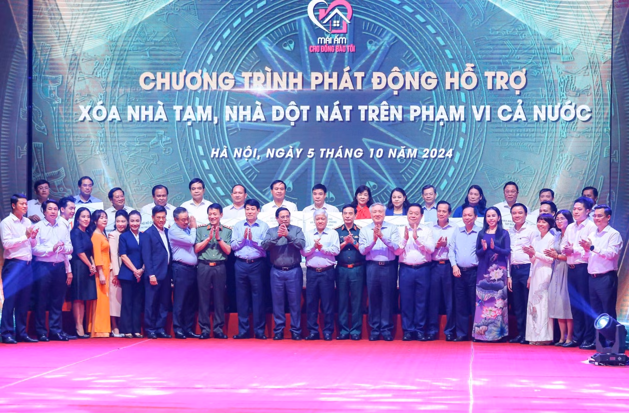 Phát động cao điểm 450 ngày đêm xoá nhà dột, nhà tạm cho người dân cả nước -0