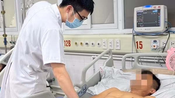 Lội nước bẩn sau mưa bão, nhiều người mắc uốn ván nguy kịch