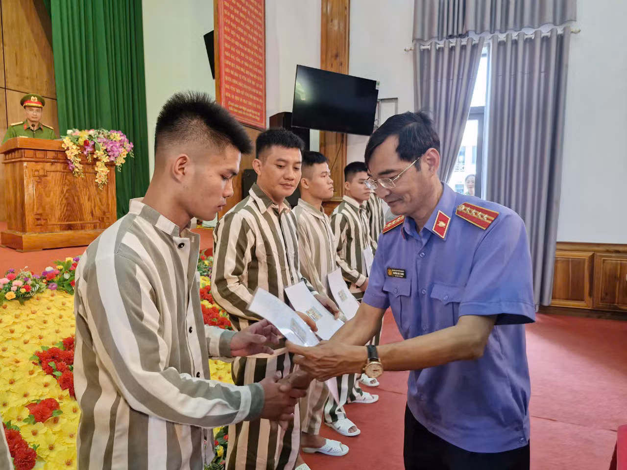 Trại giam Thanh Cẩm công bố Quyết định đặc xá cho 38 phạm nhân -0