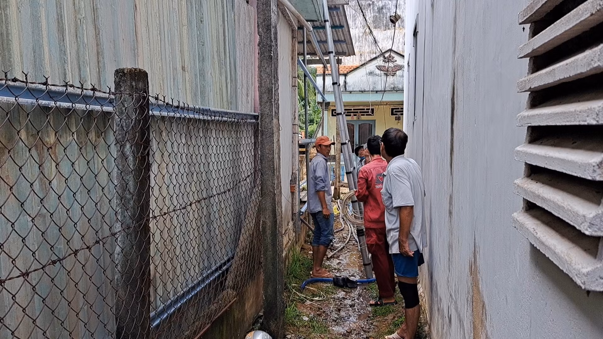 Di dời cáp truyền hình, người đàn ông bị điện giật tử vong -2