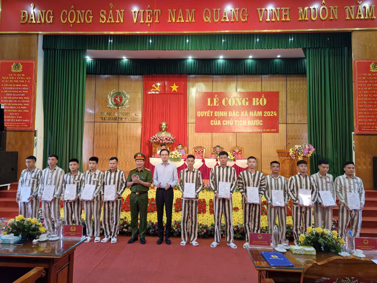 Trại giam Thanh Cẩm công bố Quyết định đặc xá cho 38 phạm nhân -0