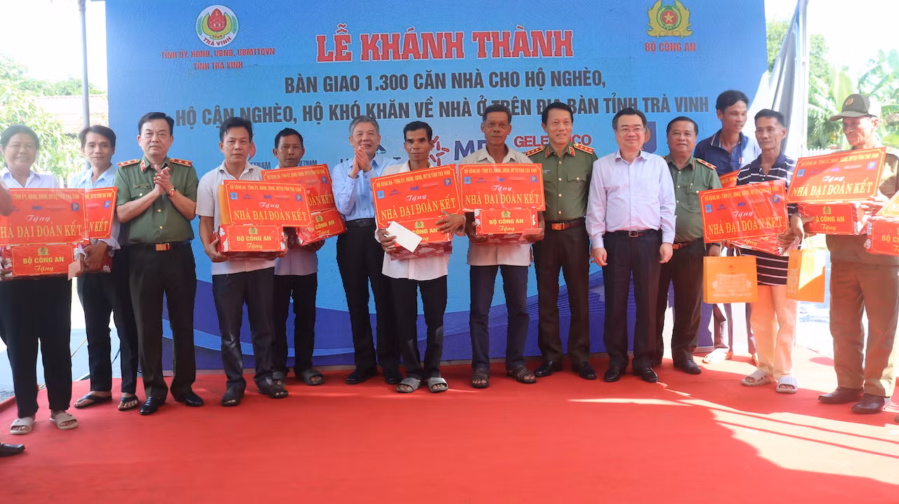 Bộ Công an khánh thành, bàn giao 1.300 căn nhà tặng người nghèo ở Trà Vinh -1