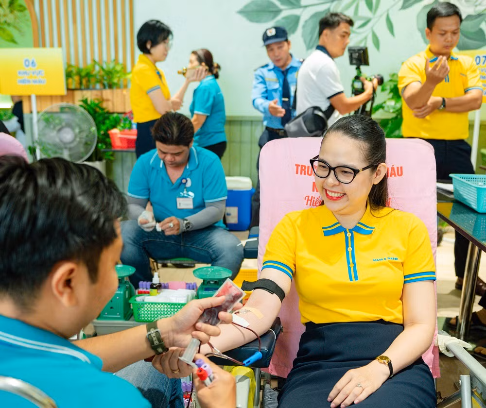 Nam A Bank: Hơn 10 năm hiến tặng hàng nghìn đơn vị máu cứu người -0