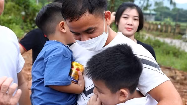Ngày trở về của những người được đặc xá