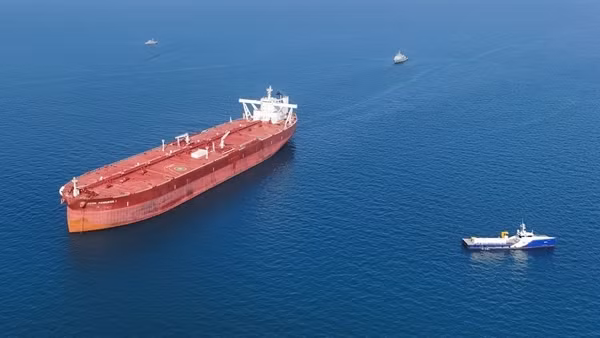 Iran ra dấu hiệu tái đóng cửa eo biển Hormuz