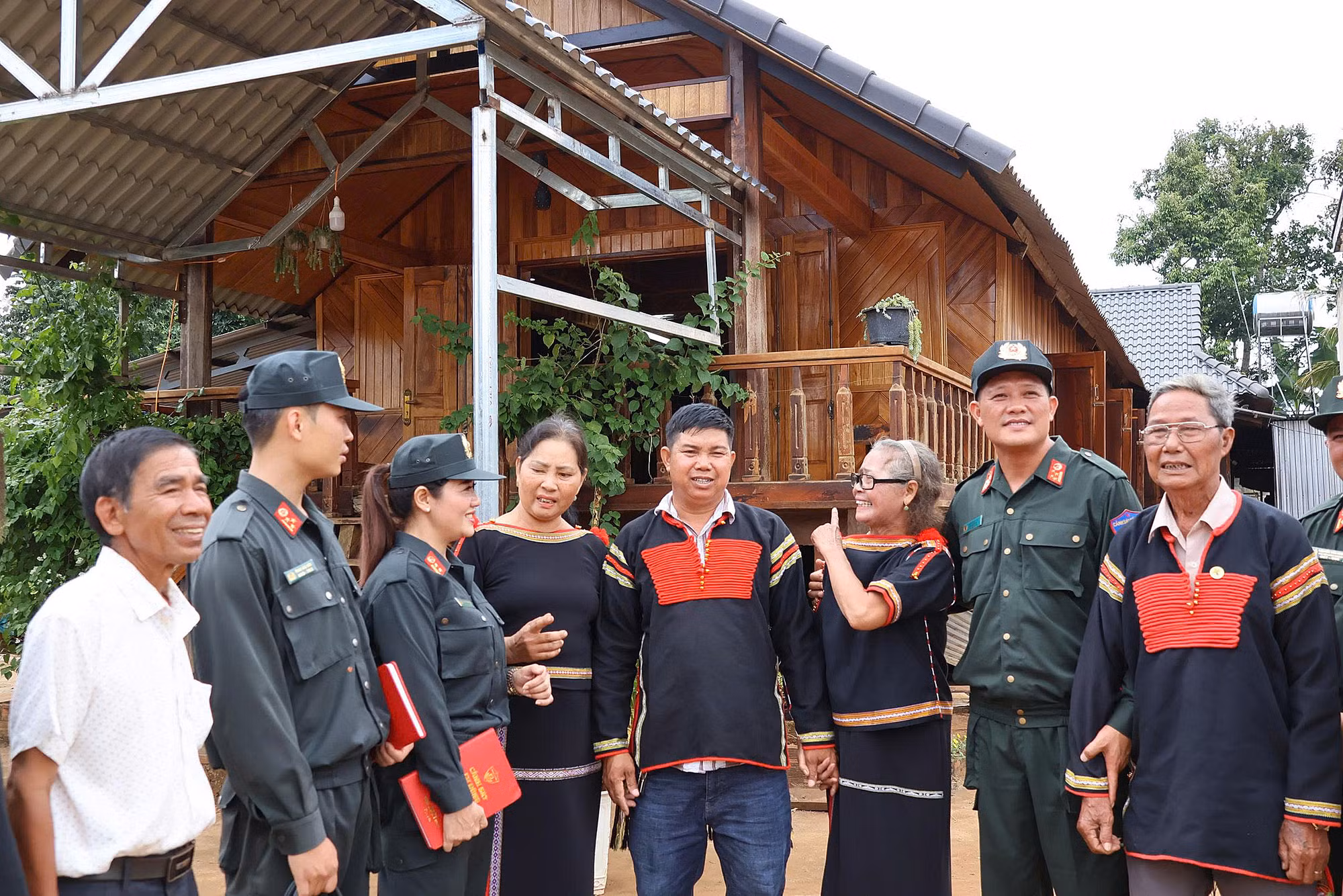 “Lá chắn thép” góp phần giữ vững bình yên Tây Nguyên ảnh 5 25 năm xứng danh “Lá chắn thép” giữa đại ngàn -0