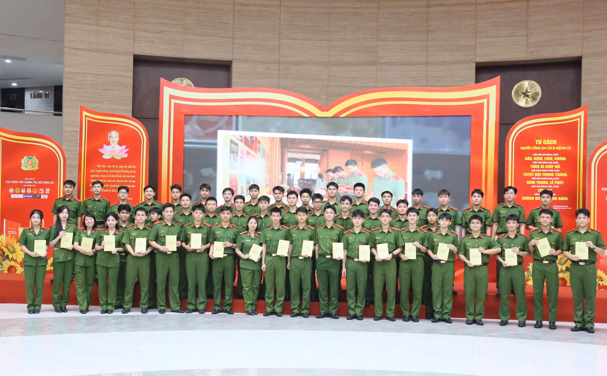 Triển lãm sách, công nghệ thư viện, lan toả văn hoá đọc, kết nối tri thức -0
