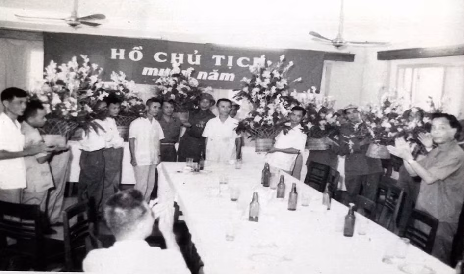 Bài 2: Chặng đường lịch sử vẻ vang qua những giai đoạn cách mạng -1