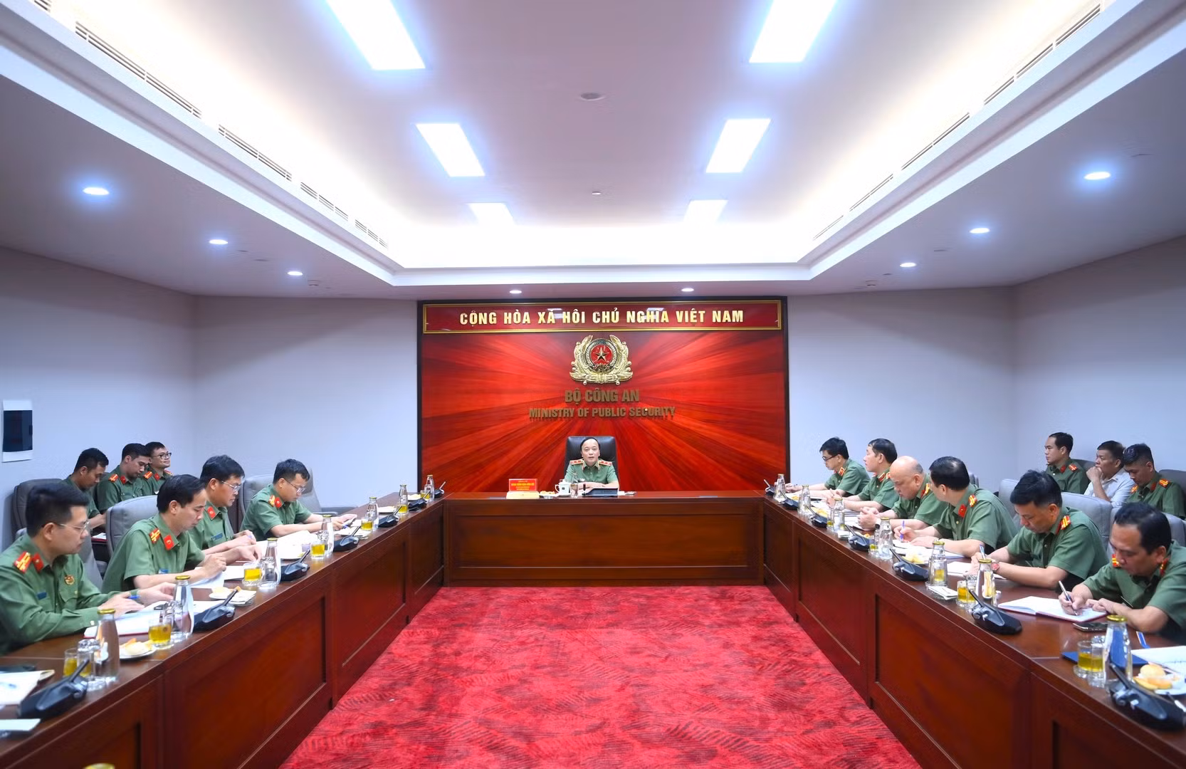 Thứ trưởng Đặng Hồng Đức làm việc với Công ty Nam Triệu - Bộ Công an ảnh 1 Thứ trưởng Đặng Hồng Đức làm việc với Công ty Nam Triệu - Bộ Công an -0