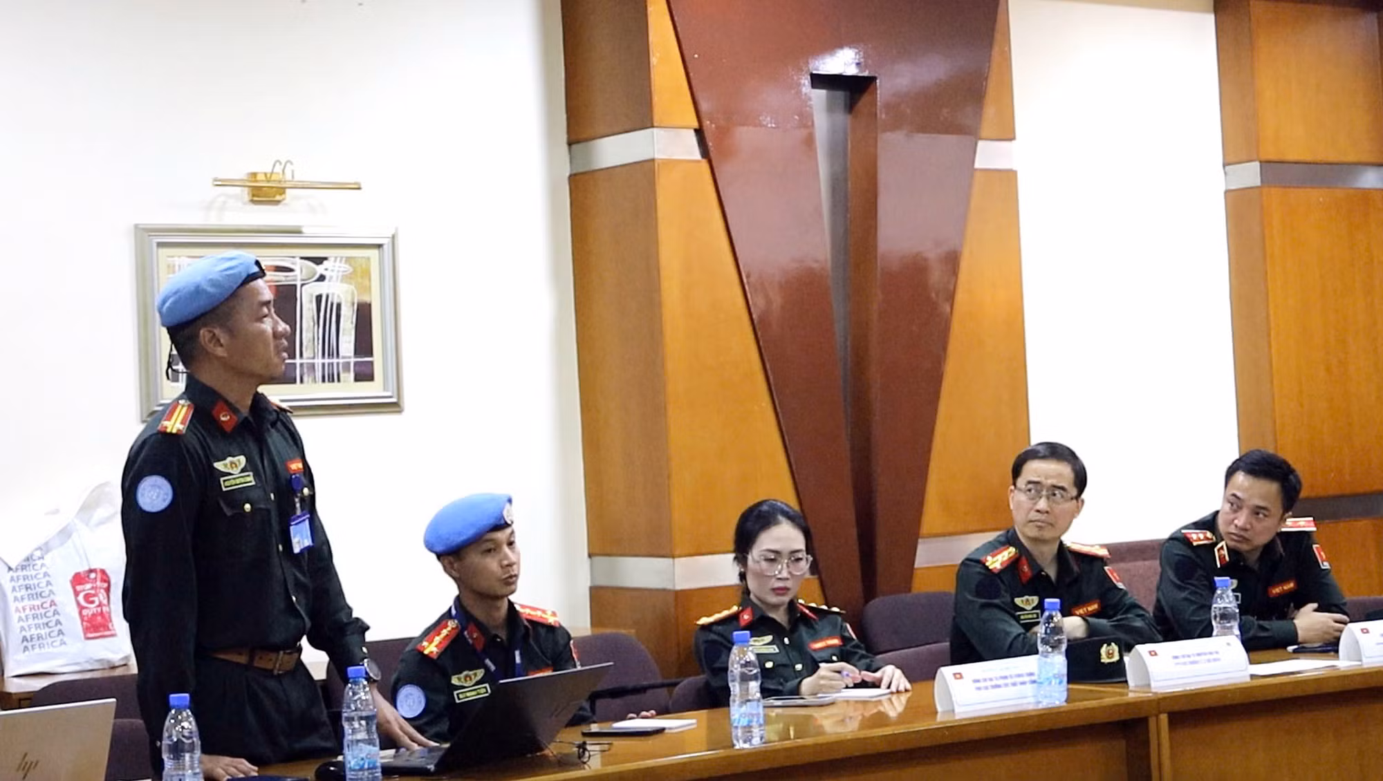 Xúc động cuộc gặp mặt của đồng chí Thứ trưởng với lực lượng Việt Nam ở Phái bộ MINUSCA -0