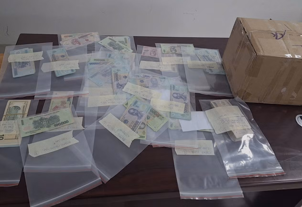 Triệt xóa tụ điểm cờ bạc trá hình dưới hình thức thi đấu Poker do người nước ngoài điều hành -1