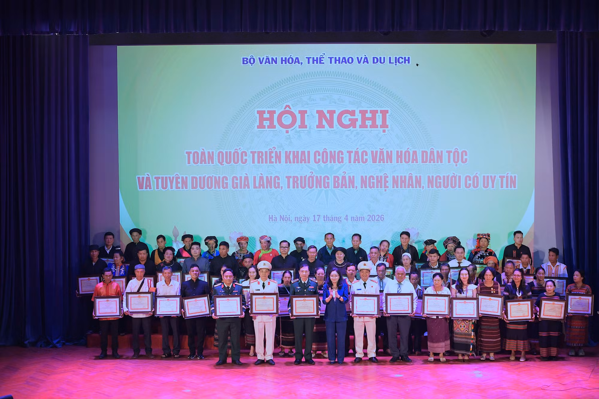 Tìm giải pháp để văn hoá truyền thống tạo ra giá trị, nuôi sống cộng đồng -0