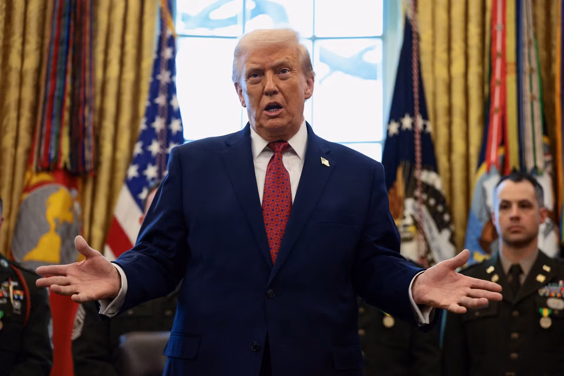 Tổng thống Trump lệnh hải quân Mỹ phong tỏa eo biển Hormuz -0
