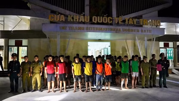 Triệt phá đường dây lừa đảo công nghệ cao xuyên quốc gia, bắt 55 đối tượng