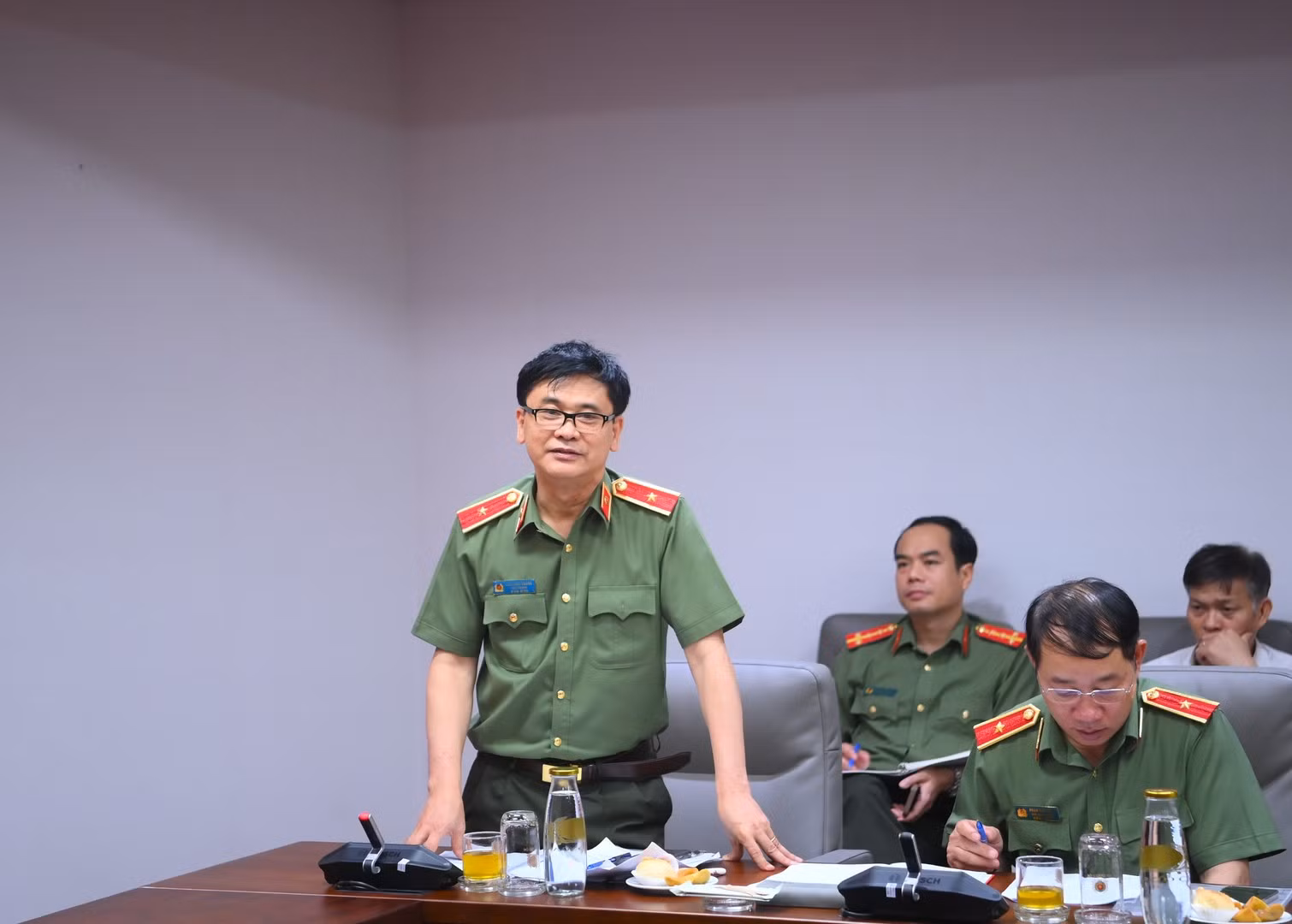 Thứ trưởng Đặng Hồng Đức làm việc với Công ty Nam Triệu - Bộ Công an ảnh 3 Thứ trưởng Đặng Hồng Đức làm việc với Công ty Nam Triệu - Bộ Công an -0