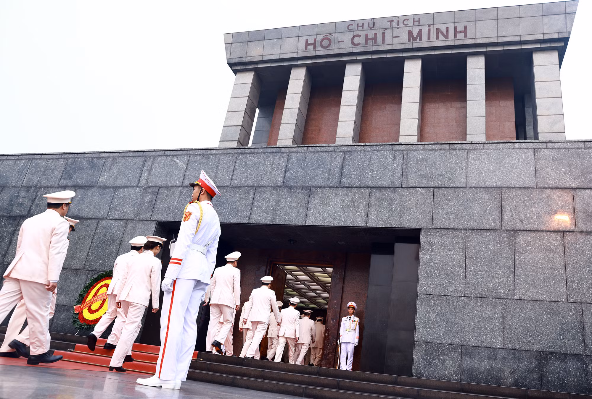 Đoàn đại biểu lực lượng Tham mưu Công an nhân dân vào Lăng viếng Bác -3