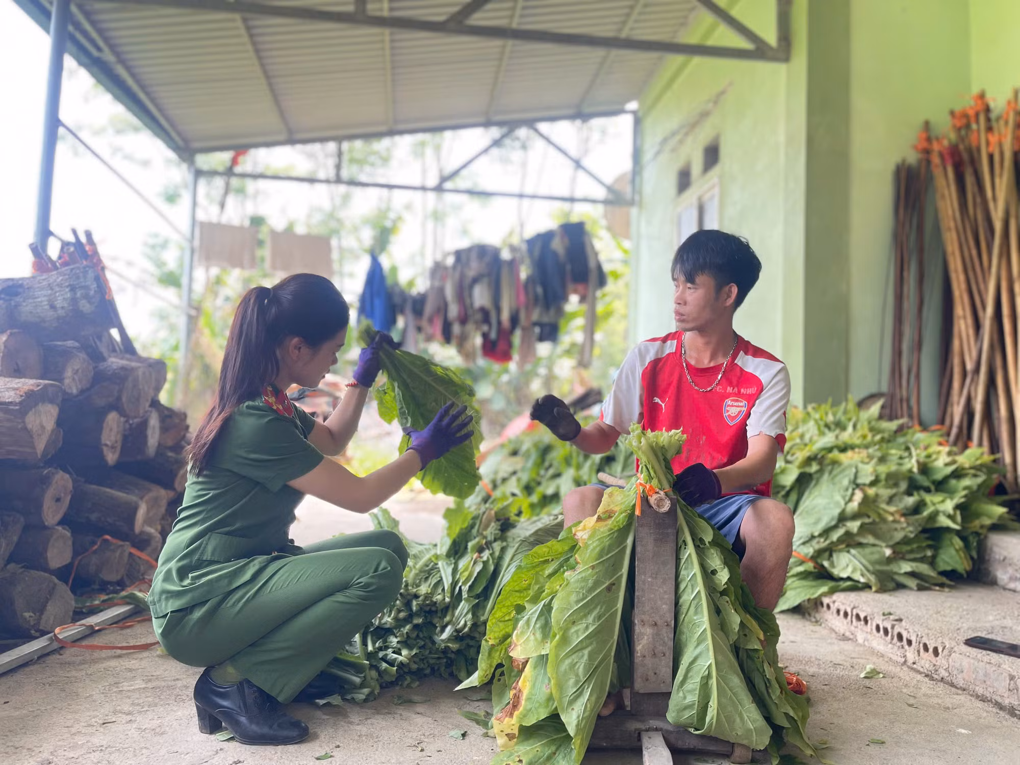 Gõ cửa từng nhà, đẩy lùi ma túy ở Nam Tuấn -0