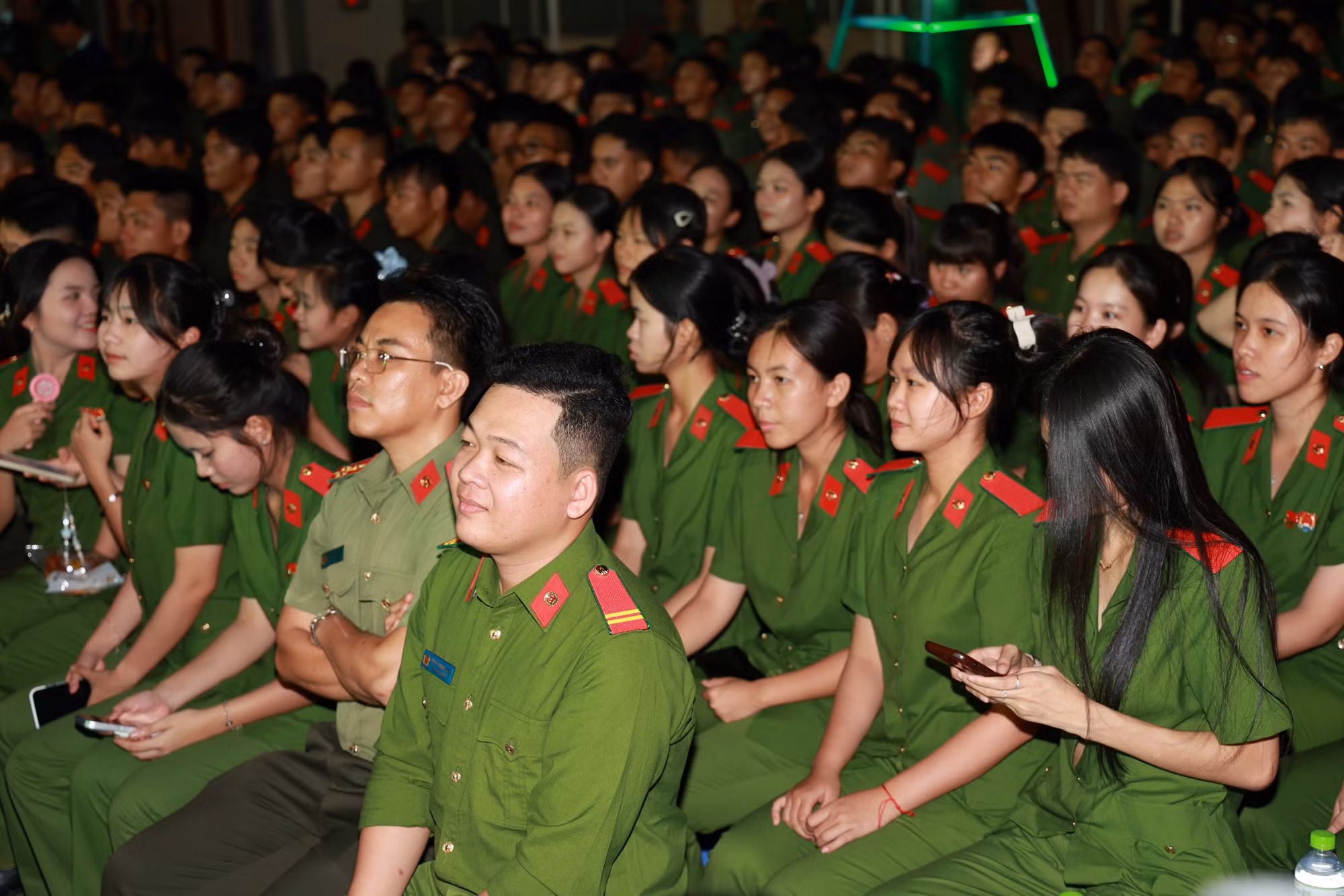 Các chiến sĩ Công an tham dự chương trình.