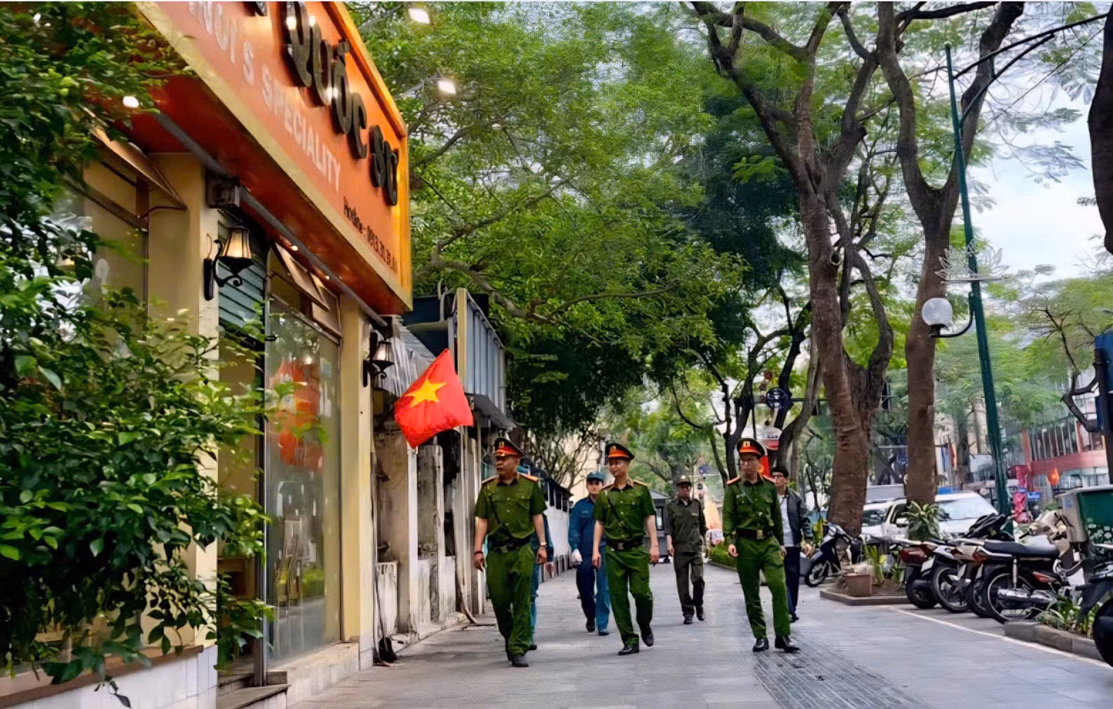 Hà Nội: Đường phố phong quang sạch đẹp sau khi siết chặt vi phạm trật tự đô thị -0