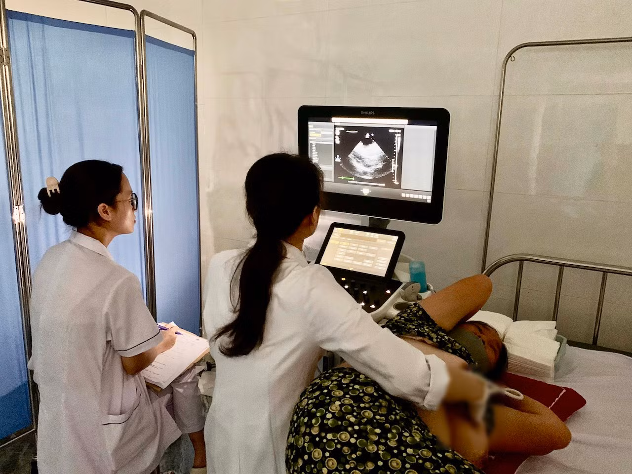Bệnh viện 19-8 khám bệnh, phát thuốc miễn phí cho gần 300 người cao tuổi xã Nghĩa Trụ -0