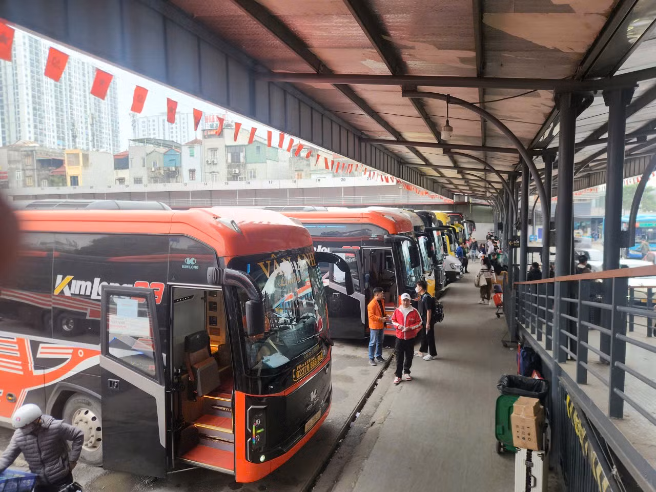 Ngày làm việc cuối trước kỳ nghỉ Tết Nguyên đán: Nhiều bến chưa dùng hết lượng xe xin tăng cường -0