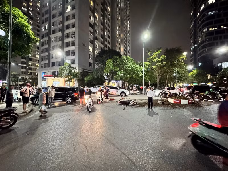 Tài xế ô tô đâm nhiều xe máy ở Hà Nội&nbsp;vi phạm nồng độ cồn -0
