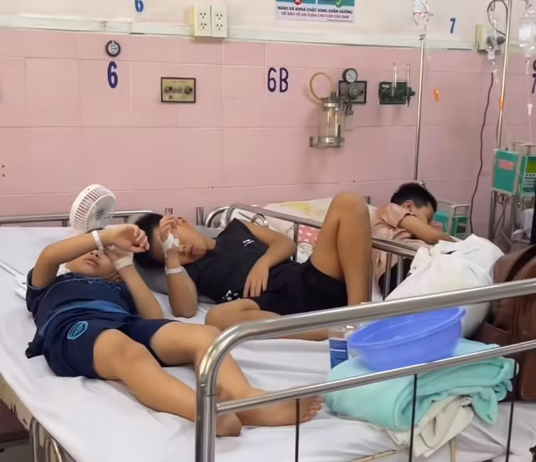 Còn quá nhiều nỗi lo trong bữa ăn của học sinh -0